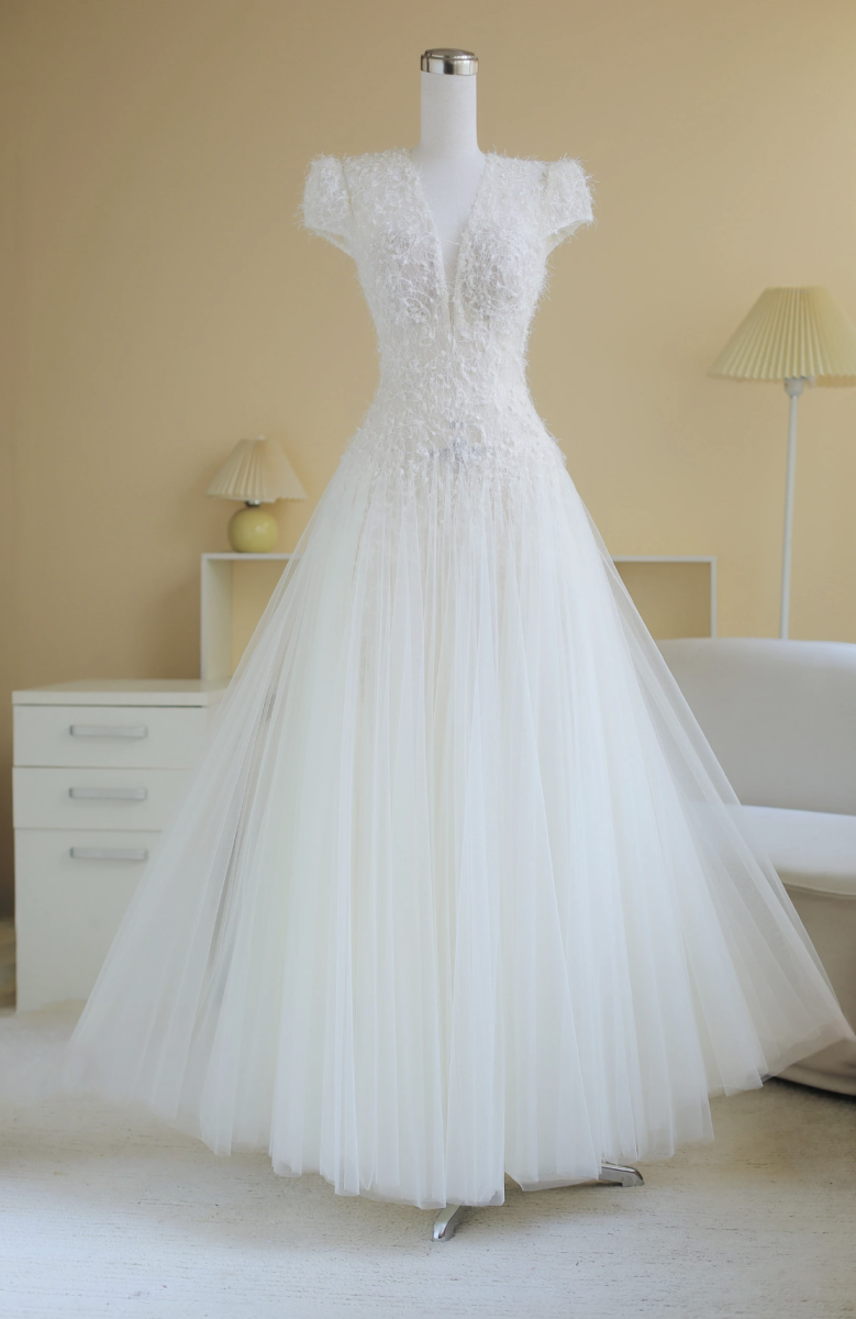 SÒ VINTAGE - CHARLOTTE Đầm lưới lông phom xòe cổ V