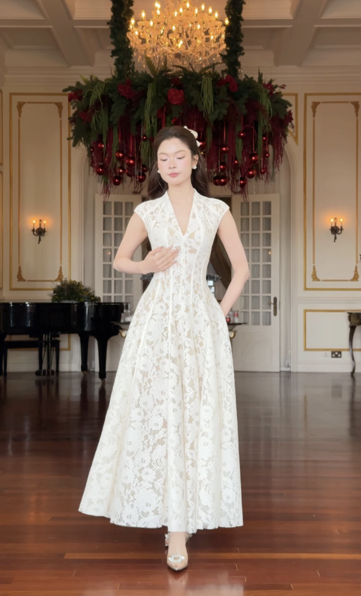 SÒ VINTAGE - LYRA Đầm ren cổ V cao dáng xòe